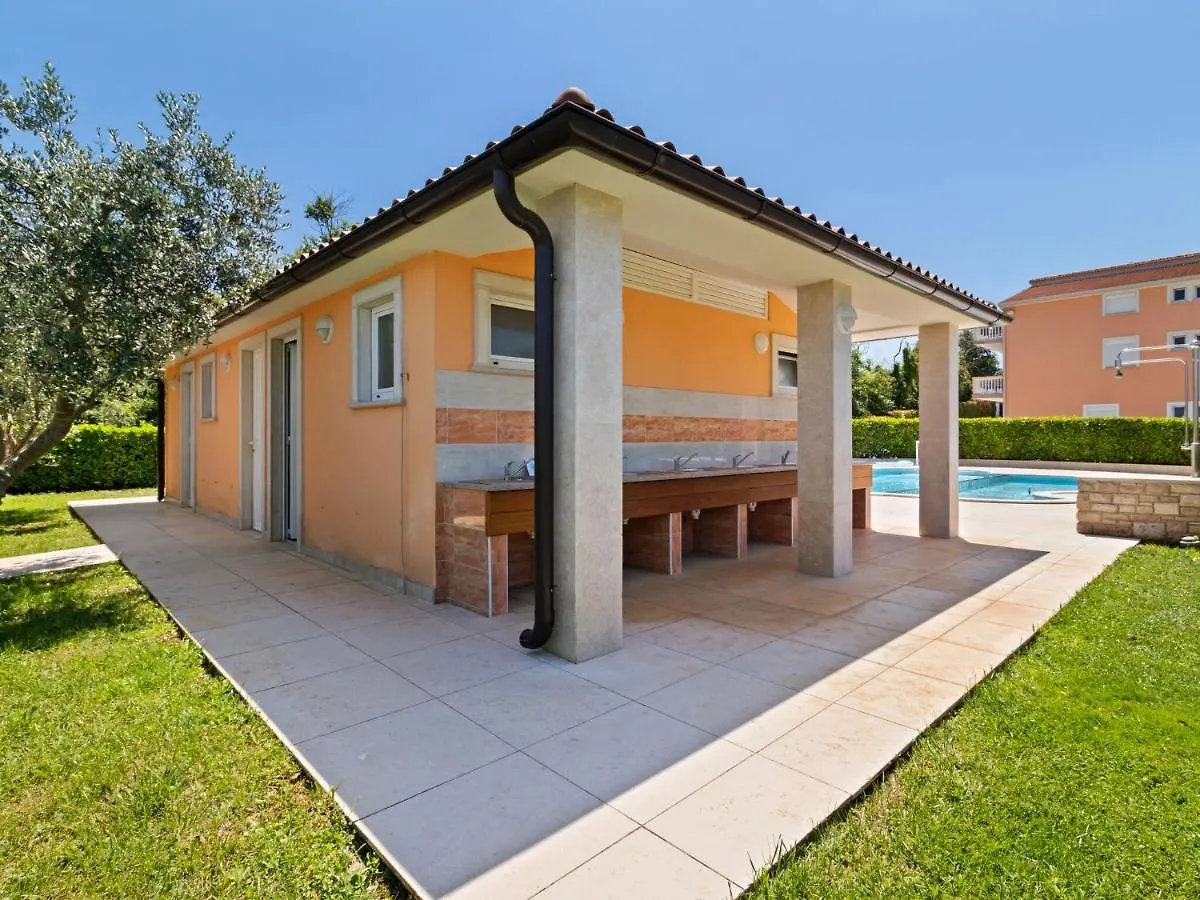 Appealing Mobile Home In Banjole With Garden 0*,  Croatia