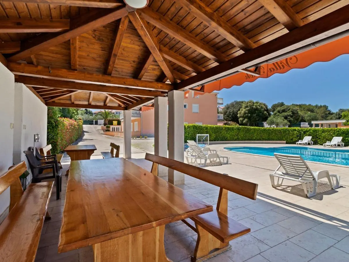 Holiday home Appealing Mobile Home In Banjole With Garden Croatia