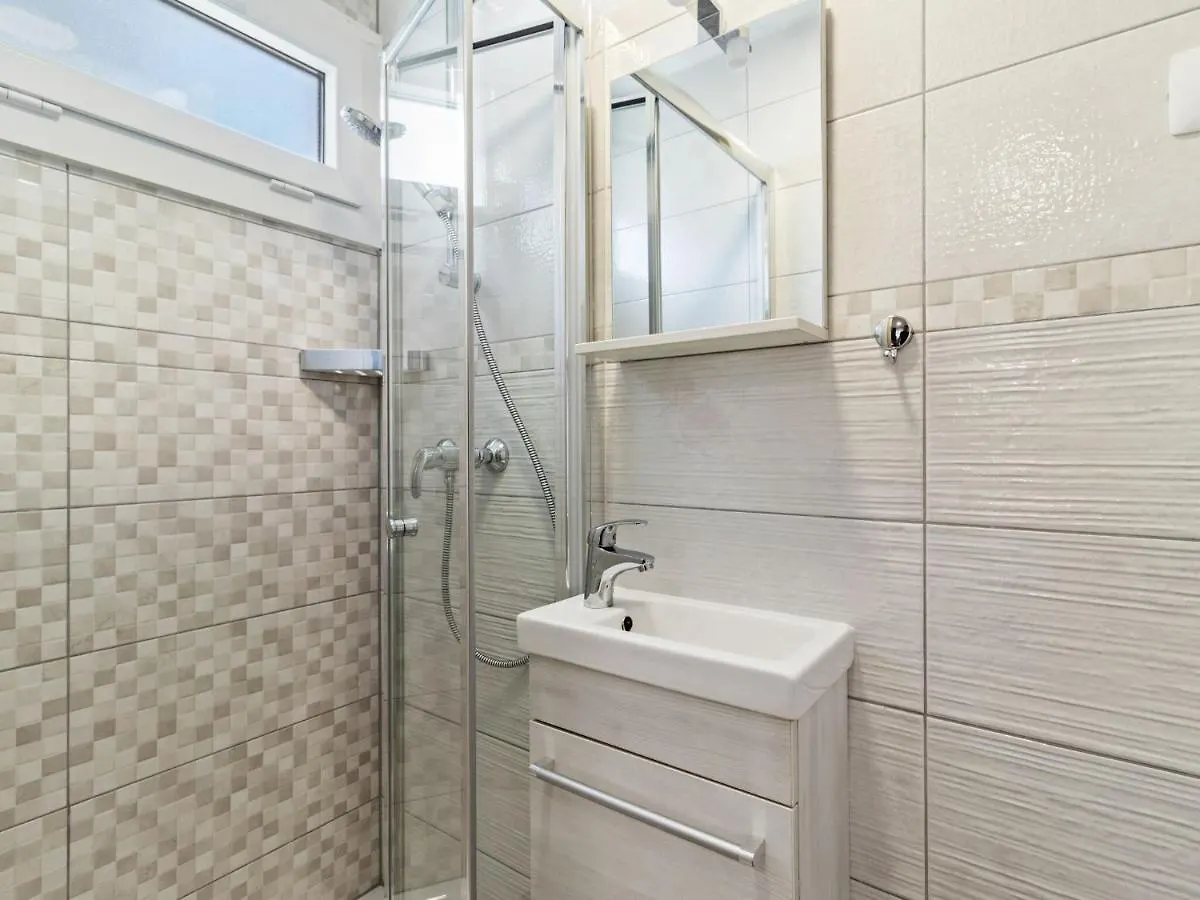 Holiday home Appealing Mobile Home In Banjole With Garden Croatia