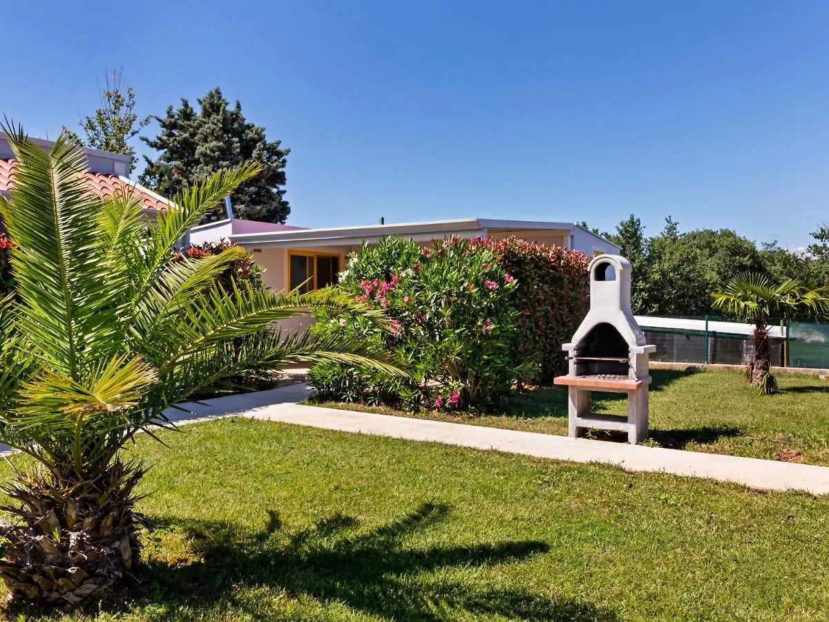 Appealing Mobile Home In Banjole With Garden Holiday home